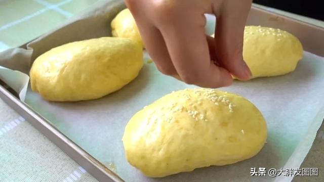 自己在家如何做肉松包，自制馅大料足的肉松包