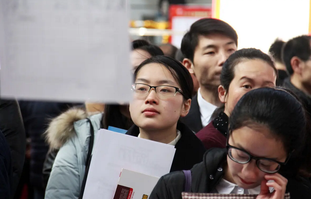 为什么越来越多人不入党，入党越来越难的原因是什么（为啥有多半学生挤不进去）