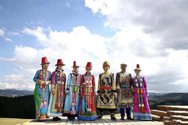 东乡族有什么风俗习惯，东乡族生活风俗（裕固族、东乡族、保安族等少数民族精美服饰文化）