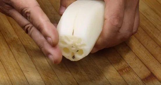 莲藕是根还是茎，莲藕可食用的部分是根还是茎（莲藕的孔洞太多）