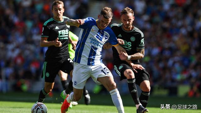 足球防守员的注意事项，足球前锋注意事项（用这四招助你在场上摆脱压力永不丢球）