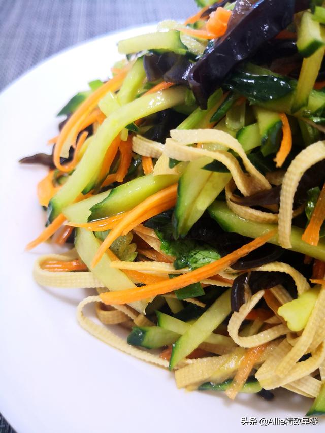 煮小龙虾的方法和教程，如何煮小龙虾好吃又简单（从挑到煮超详细分享）