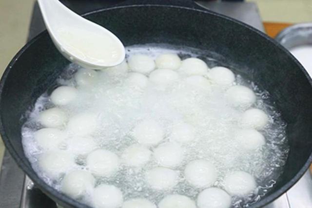 除夕吃饭有哪些讲究，老人讲“5菜不上桌