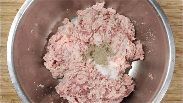 怎么自己做鱼丸，怎么自己做鱼丸吃（切记不要放面粉和淀粉）