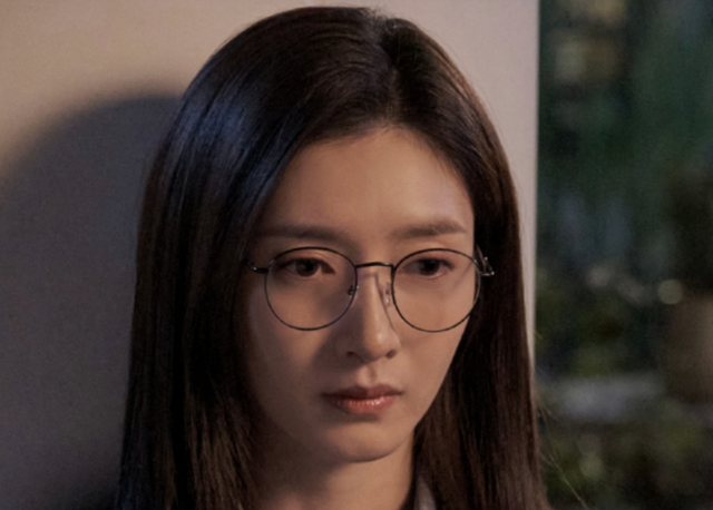 “一脸苦相”的6位女星，五官凑在一起，越看越丧，可惜了