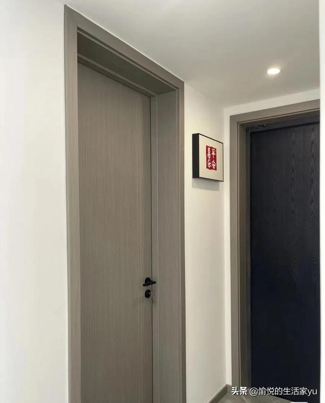 门的颜色及搭配效果图大全,卧室门颜色图片(2022年现代风流行的卧室门