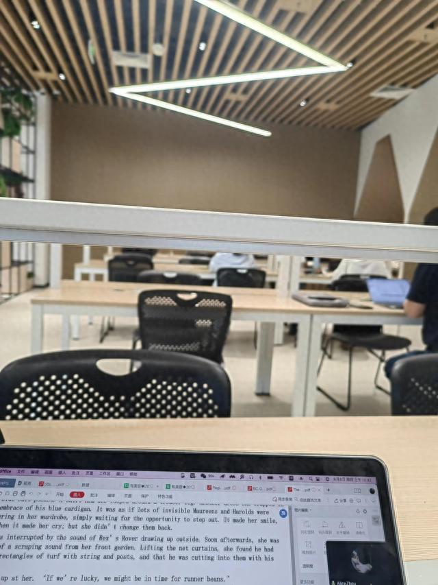 利用好公共资源 比如金陵图书馆，电 书 饭 冷气 具备