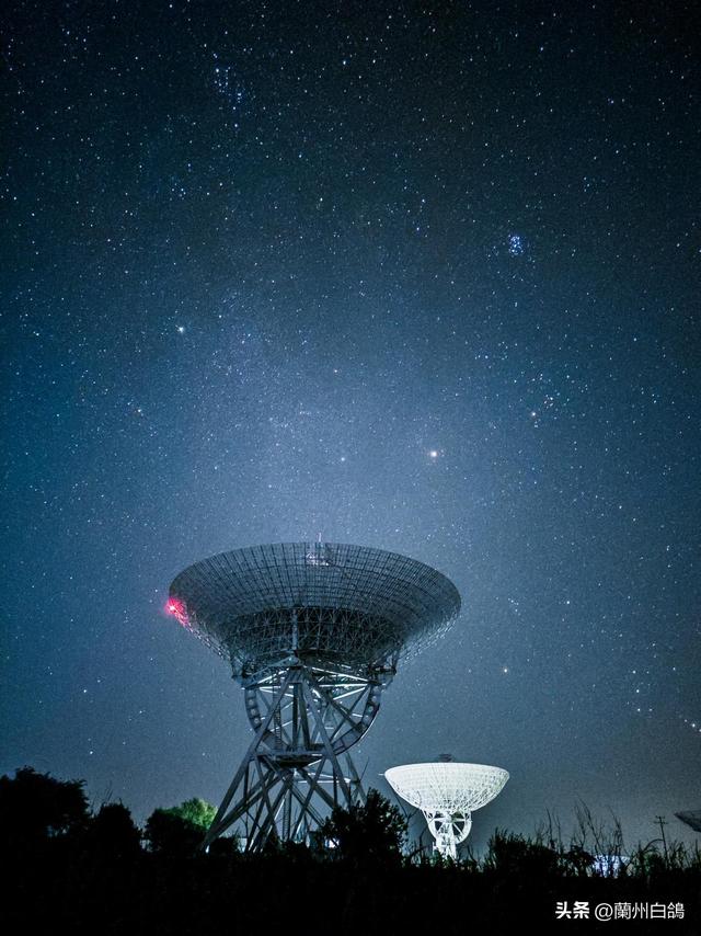 如何用手机拍星空，怎样用手机拍出漂亮的星空照（手机摄影教程丨普通人怎么用手机拍出好看的星空）