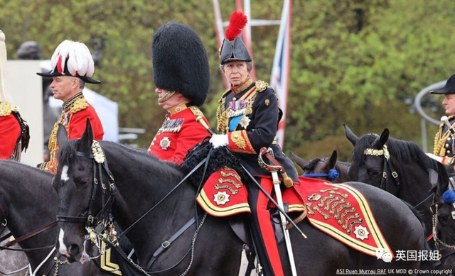 英国现任国王是谁，英国新任国王查尔斯简介（“70年太子”终于加冕成英国国王）