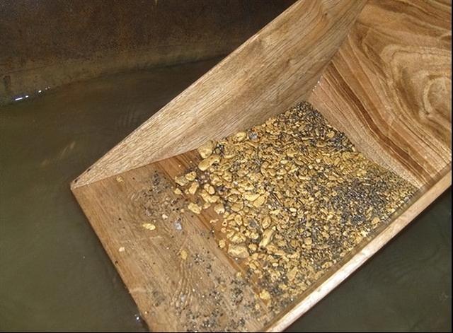 如何在废旧材料中提取金，王水提金不赶硝直接还原（疯狂吸取34万元的黄金）