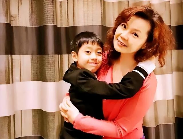 九十年代流行歌曲，九十年代流行歌曲大全100首歌（90年代昙花一现的10位玉女歌手）