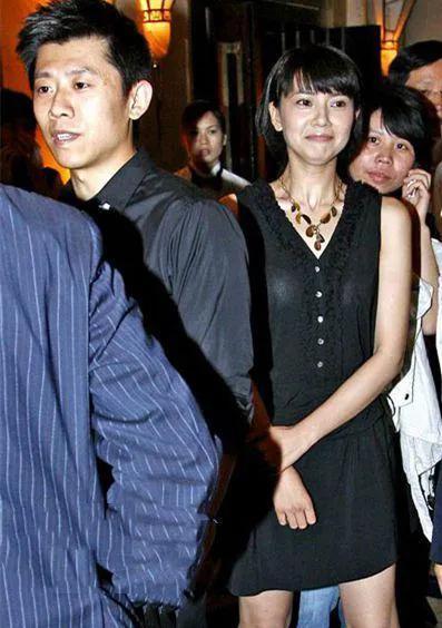 高圆圆情史大全，“风流女神”高圆圆狗血情史,五段感情遇三个渣男,35岁情归赵又廷