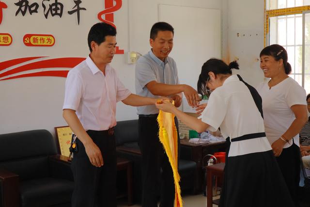 孙楠重回母校事件，殷殷母校爱，拳拳恩师情