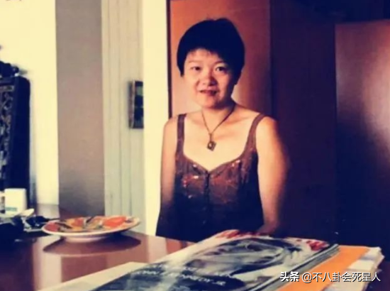 洪晃的父亲叫红什么，洪晃的父亲（时尚女魔头洪晃：老妈是名媛）