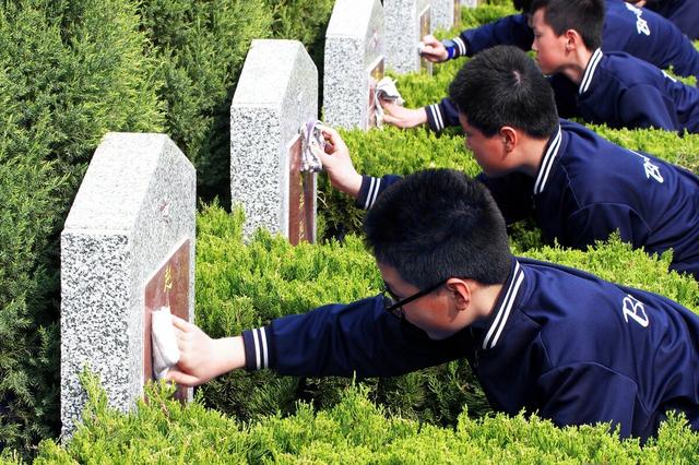 正月能上坟祭拜吗，正月哪些日子上坟好（你上坟扫墓祭祖会遇到三个难题）