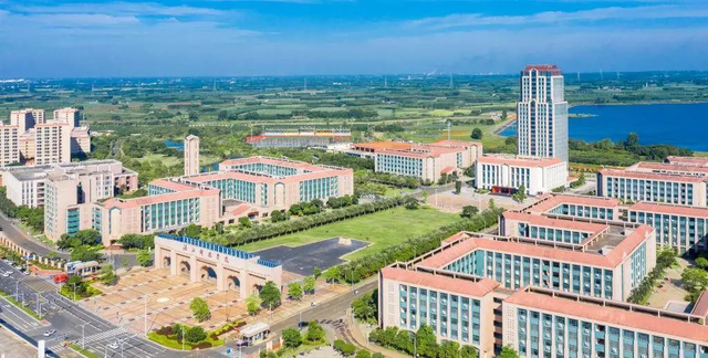 广东理工学院鼎湖校区，广东理工学院鼎湖校区有什么专业（广东这些大学竟然这么偏僻）