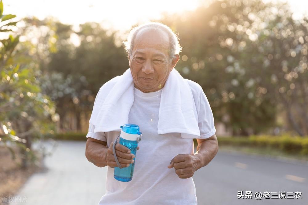 早晨锻炼的最好句子，早晨锻炼励志语录经典短句（没有回家团圆）