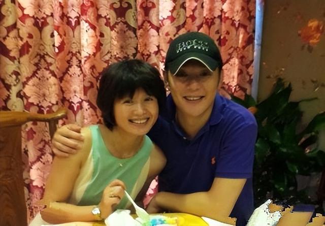 徐佳现实中的老婆，演员徐佳老婆现实中是谁（演员程愫：22岁嫁傅程鹏）