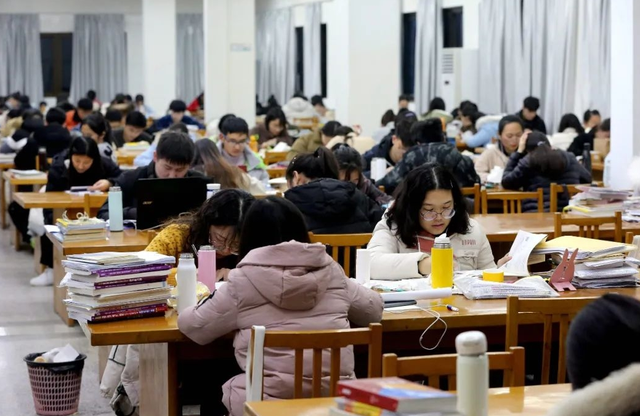 考研需要英语过四级吗，考研必须英语过四级吗（英语四级成考研路上的阻碍）