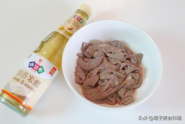 猪肝和菠菜能一起吃吗，菠菜和猪肝可以一起吃吗（猪肝这样处理滑嫩不腥）