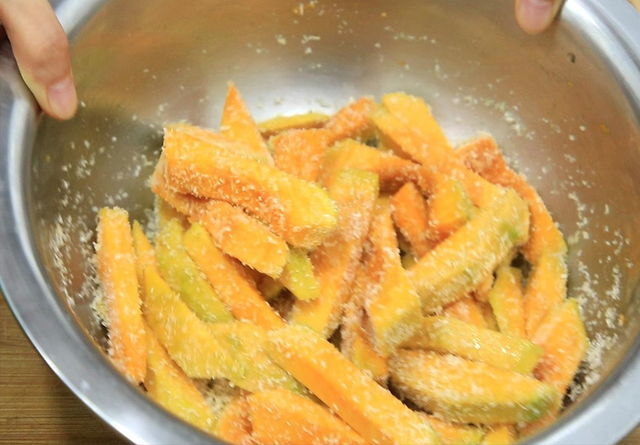 紫薯包和奶黄包的热量，紫薯豆包热量（掉秤“最快”的主食排行榜）