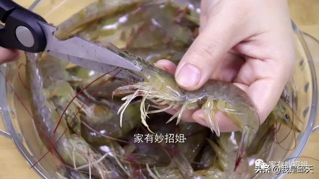 生虾变红了是不是坏了，生虾颜色变成红色（买回家的大虾不新鲜）