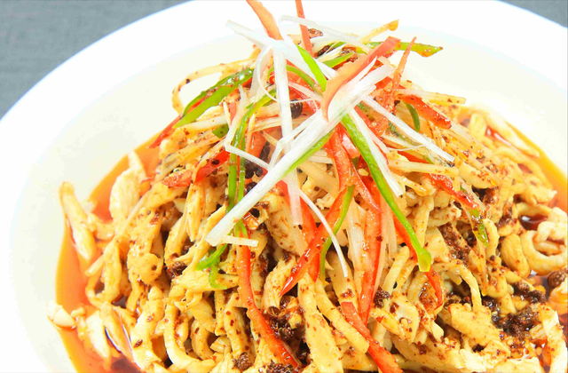 100克鸡胸肉含多少蛋白质，一百克鸡胸肉含多少脂肪（鸡腿排倒数第二）