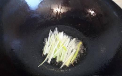 如何做鲜姜炒肉，炒肉用什么姜（姜丝肉的家常做法）