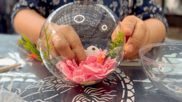 捏小兔子步骤大全图解，如何用橡皮泥捏只小兔子（把“玉兔”捧在手心里）
