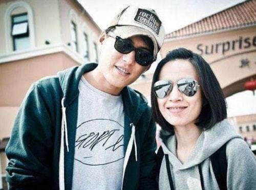 靳东老婆李佳个人简历（二婚嫁给初婚的靳东，高龄生子也幸福）