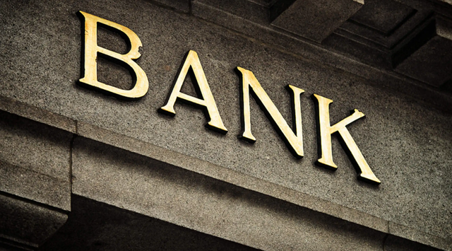 银行中午几点休息几点上班，银行上下班时间是几点（四大行2022年半年减少2万职员）