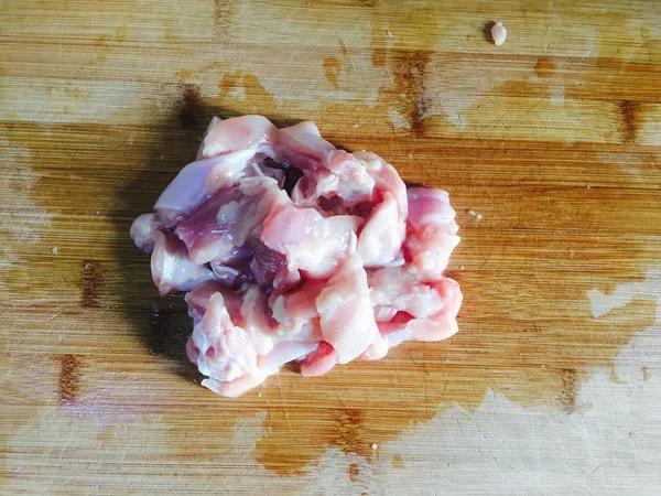 鸡胸肉怎么做才好吃，鸡胸肉怎么做才好吃不柴（鸡胸肉拿回家别再水煮了）