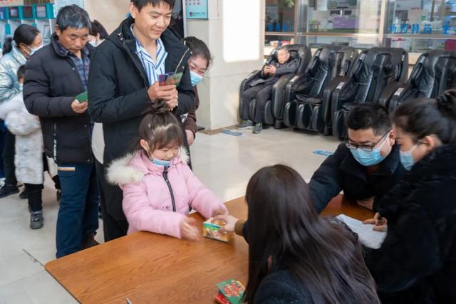 中秋菊开打一成语，中秋菊开、打一成语（我们的节日——元宵节猜灯谜活动在南阳市第二人民医院顺利举行）