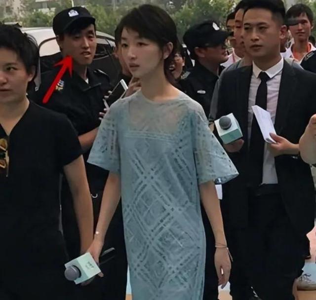 周冬雨多少岁了今年多大，32岁周冬雨被质疑面相变了