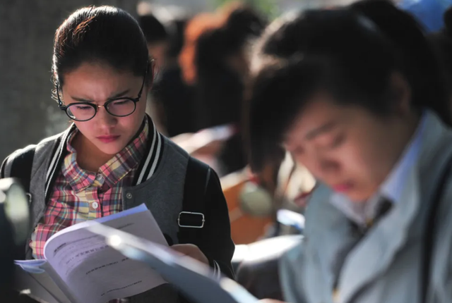 公务员政审三代是指哪三代，父亲进过监狱但我过了政审了（建议取消政审“查三代”）