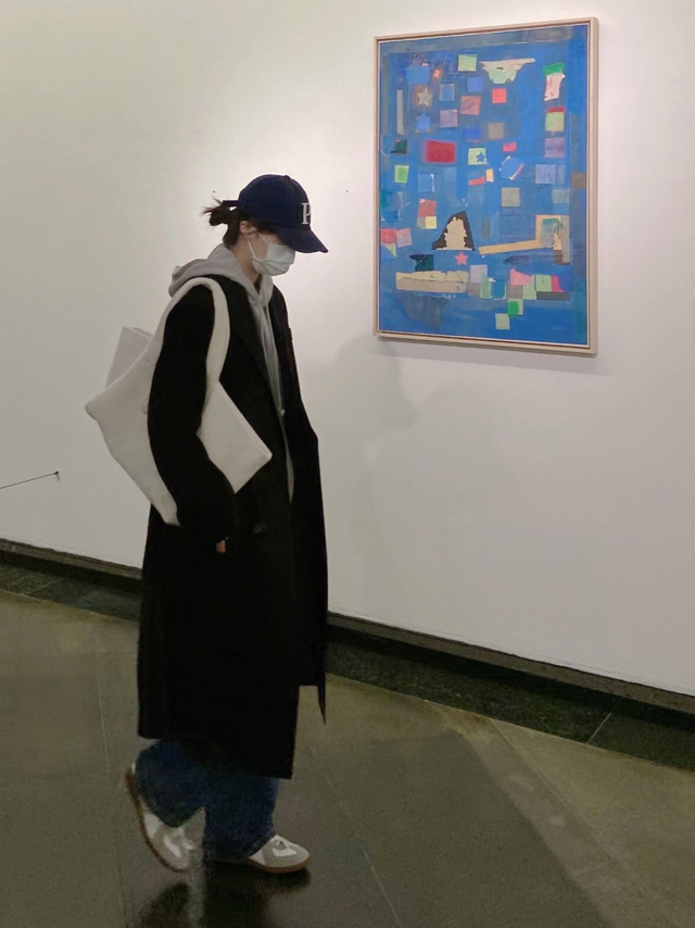 卫衣搭配什么外套，带帽卫衣搭配什么外套（时髦显瘦又高级）