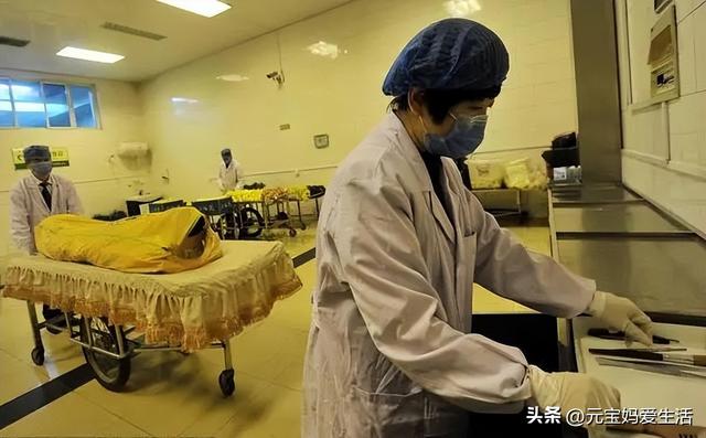 金的熔点是多少度，金子的熔点多少度（生前戴的金银首饰该如何处理）