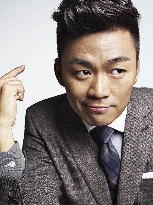 王宝强的民族，王宝强那的人（王宝强近照儒雅像极美国留学生）