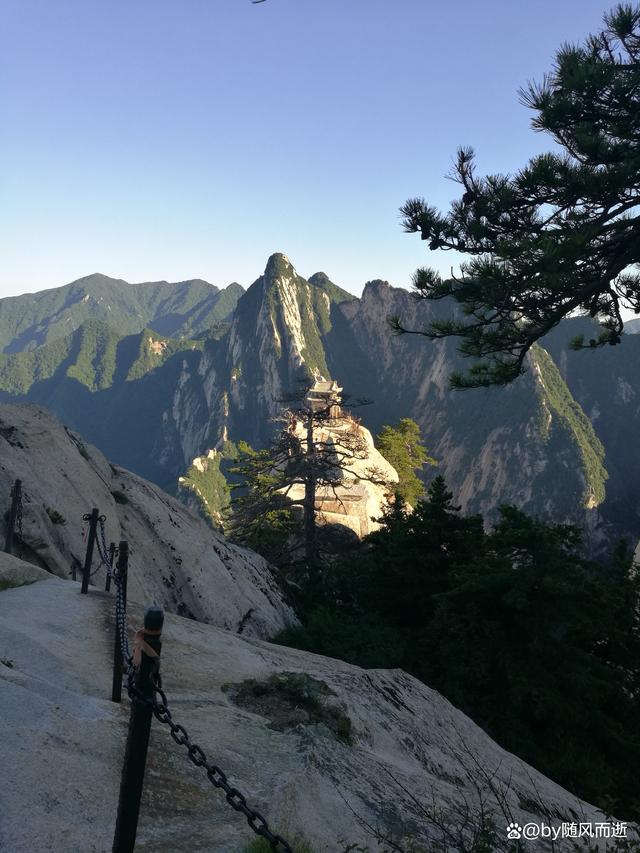 徒步爬华山最佳路线，徒步爱好者攻略——华山