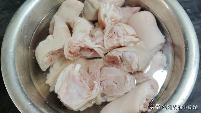 黄豆炖猪脚功效，黄豆猪手汤：一碗好汤