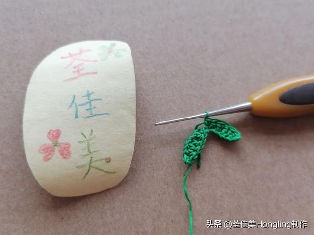 钩针编织小花朵，钩针编织花朵简单易学（新手半个小时就可以钩出来送给自己）