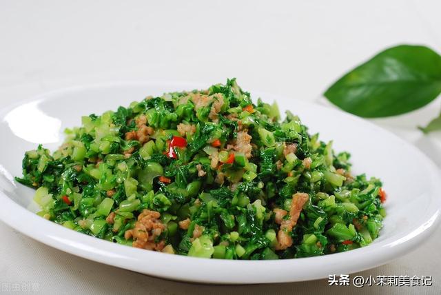 雪菜的腌制方法，雪菜的腌制过程（只放盐容易发黄变质）