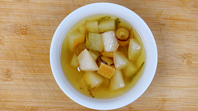正确煮梨水的方法，煮梨的正确方法（雪梨加这2样一起煮）