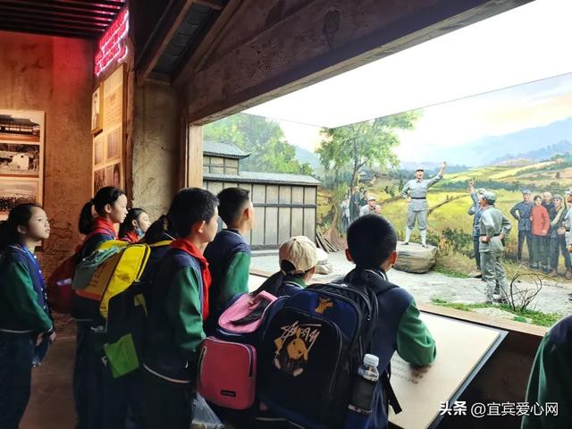 南疆烈士陵园祭英烈，宜宾：清明时节祭英烈