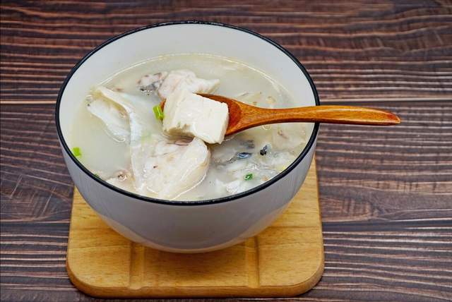 冬天煲什么汤好喝又下饭，建议：冬季常喝这5碗汤