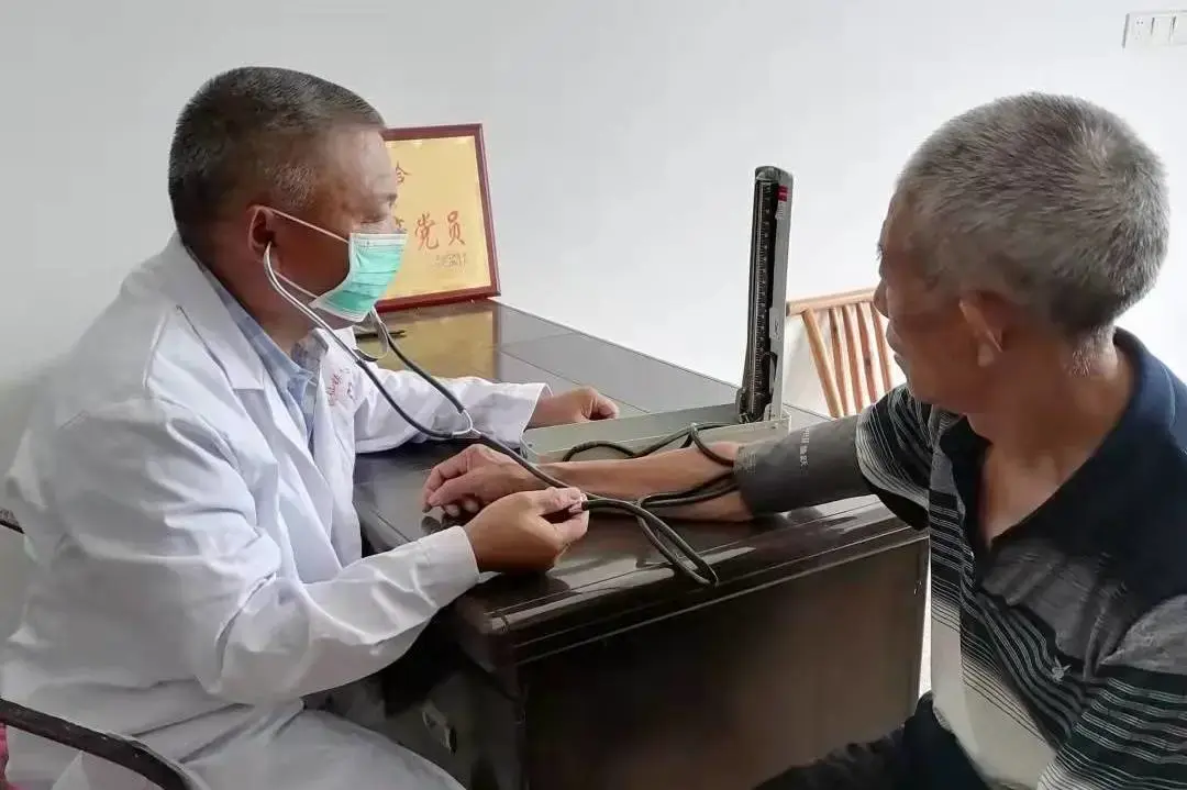 团山镇最美乡村，“最美乡医”41年只做一件事