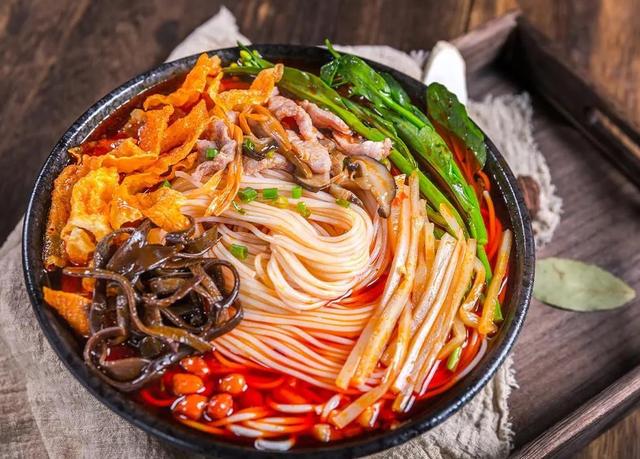 广西有什么好吃的，广西南宁有什么好吃的特产之类的（这10道桂菜比较出名）