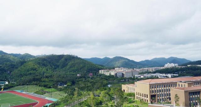 北师大珠海校区，北京师范大学珠海校区地址（北京师范大学在珠海有三所学校）