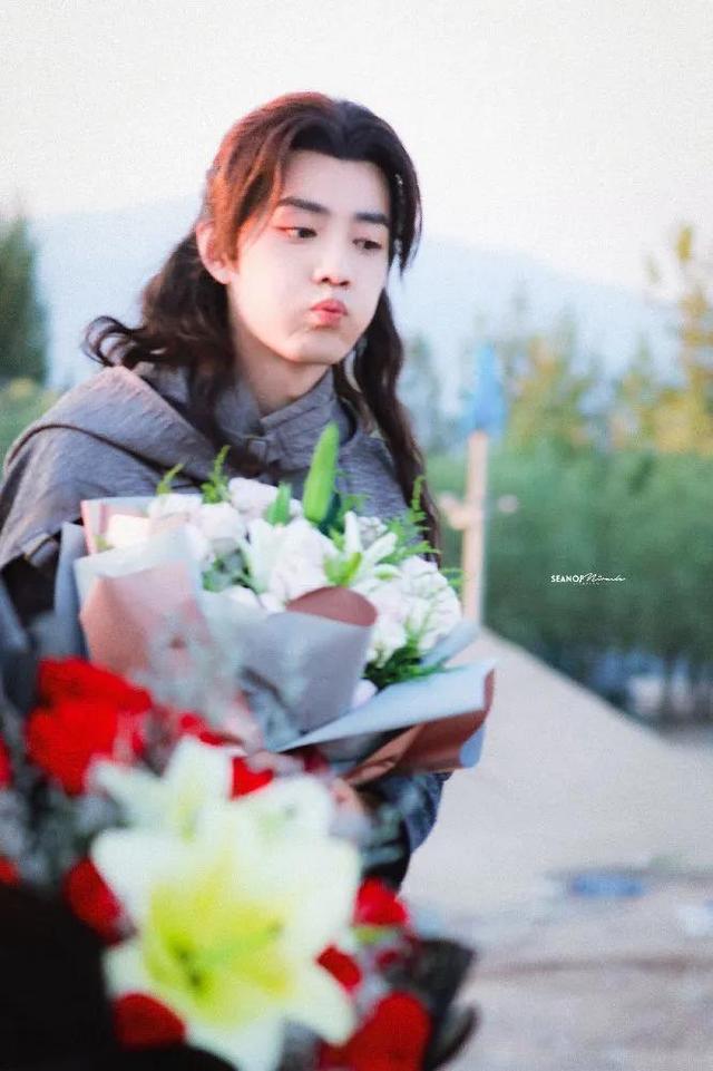 肖战古装造型为什么都差不多，肖战的古装太惊艳了