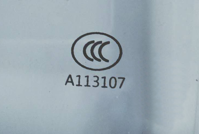 钢化玻璃和普通玻璃的区别，强化玻璃和普通玻璃怎么区分（防火玻璃同普通建筑玻璃功能及外观对比）